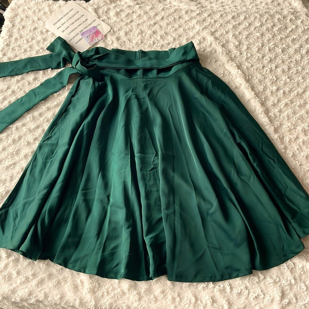 NWT 👗CHIC WISH👗WOMEN’S flowy mid skirt size Medium